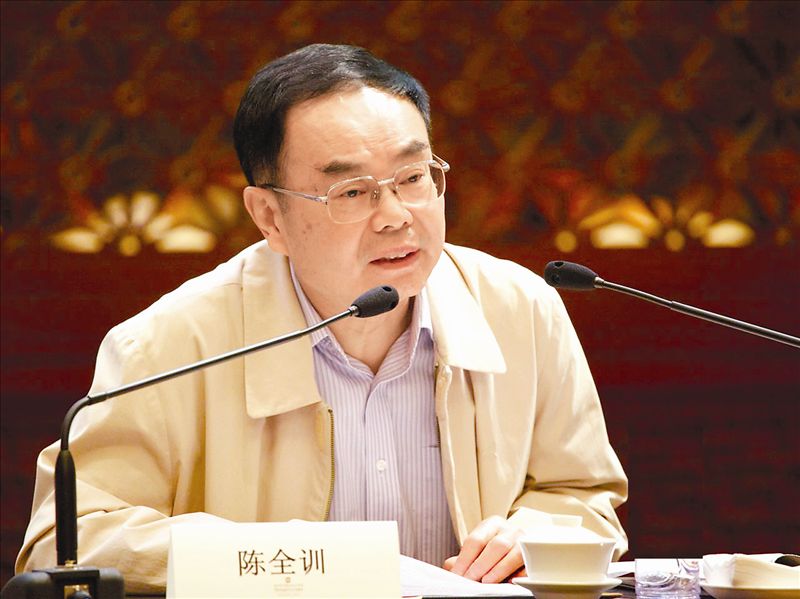2011中国有色金属工业峰会·企业文化论坛于在内蒙古满洲里举办。国务院参事、中国有色金属工业协会会长陈全训出席会议并讲话，并就以下三点认识与大家交流。一、推进企业文化与管理的深度融合,提升企业管理水平。二、推进企业创新文化建设,打造企业核心竞争力。三、推进企业诚信道德文化建设,勇敢承担社会责任。陈会长还指出，改革开放30多年,中国的有色企业在实践中探索,在探索中创新,为中国的经济腾飞做出了不可磨灭的贡献。企业文化作为软实力之一,对于提升企业管理水平,提升企业核心竞争力,积极履行社会责任等方面发挥了不可替代作用。开云(中国)长期致力于推动企业文化建设的工作,在理论研究、实践创新等方面做了大量卓有成效的工作,特别是连续召开了几届企业文化论坛,产生了广泛的社会影响。希望大家努力把有色企业文化建设推进到一个新阶段,为促进有色企业又好又快发展,建设有色金属工业强国做出新的更大贡献!