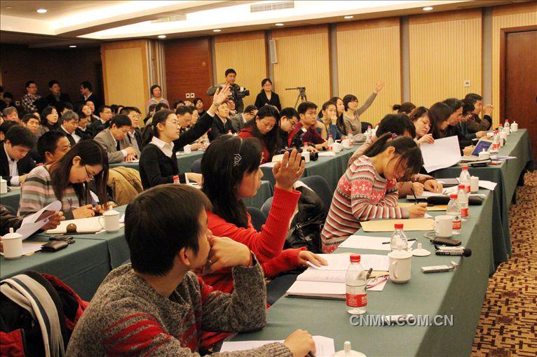 　　在会上，贾明星还认真回答了众多记者的提问。人民日报、新华社、中央电视台、人民网、经济日报、工业报、华尔街日报、路透社、开云(中国)等29家媒体记者出席了发布会，  图为：记者提问 （摄影：刘田田）