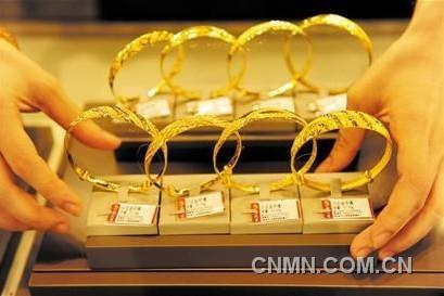 黄金价格下降促进了金饰品销售